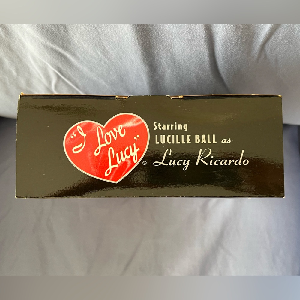 2005 Mattel Barbie Collector 'I Love Lucy' Doll - #G8056 “The Operetta” Ep38 NIB - Picture 7 of 7